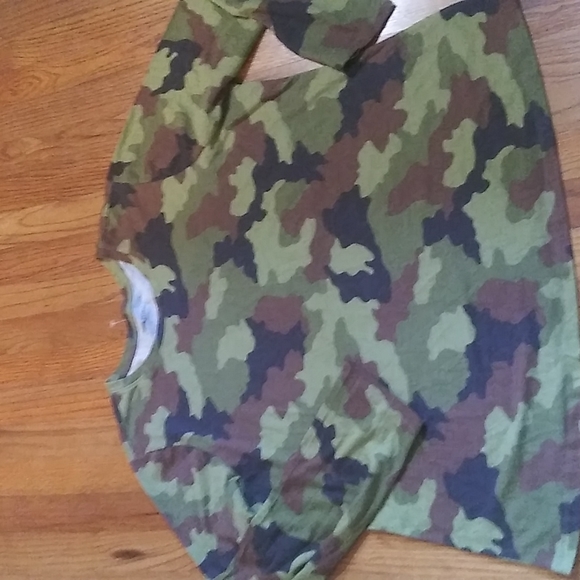 New Lane Bryant long sleeve tee. - Picture 3 of 14